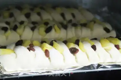 Make raisin pineapple bread step 11