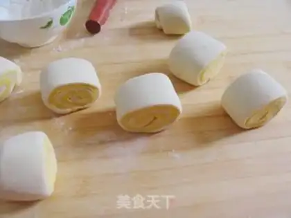 Make Pumpkin roll step 8