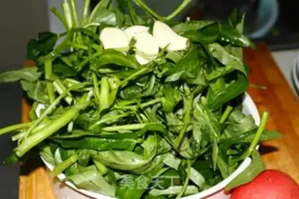 Make Garlic cabbage step 0