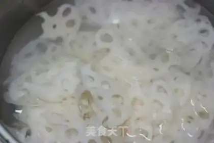 Make Salted melon soup step 1