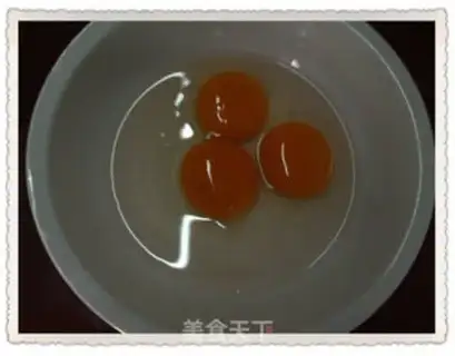 Make Two eggs step 0