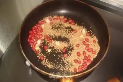 Make Doudou mushroom sauce step 3