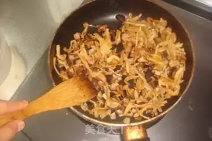 Make Doudou mushroom sauce step 5
