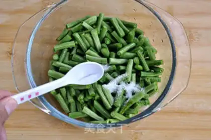 Make Sour bean-fruit chops step 1
