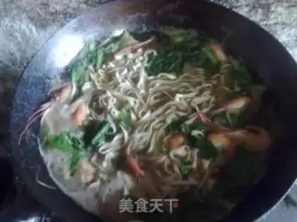 Make Crayfish noodles step 7