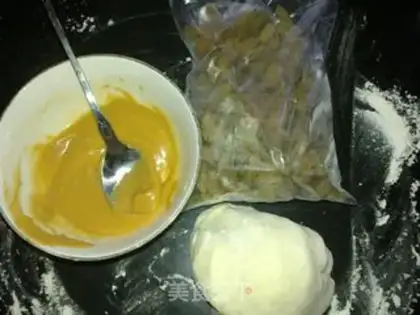 Make Soy sauce raisin pancakes step 0