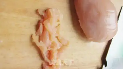 Make Pour some ginger chicken step 1