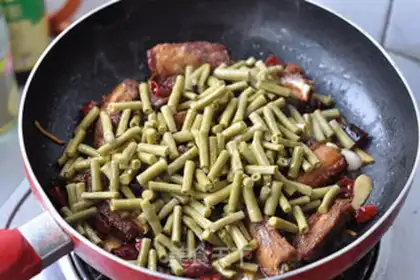 Make Sour bean-fruit chops step 18