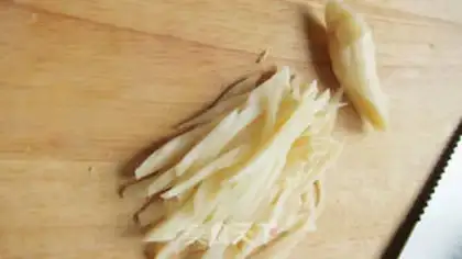 Make Pour some ginger chicken step 2