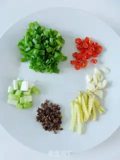 Make Spicy rice with fish step 1
