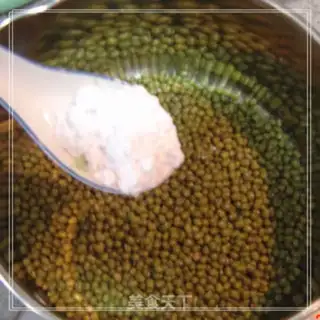 Make Ice and green bean sand step 0