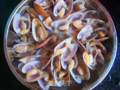 Make Fans steaming clams step 1