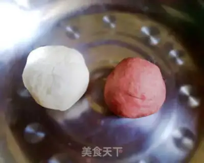 Make Rose curvature, two-coloured buns step 3