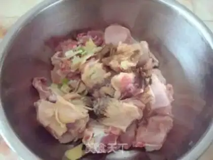 Make Spicy powdered chicken step 1