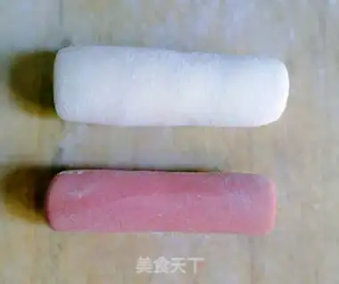 Make Rose curvature, two-coloured buns step 4