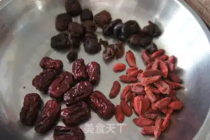Make Red-tree round pigeon soup step 1
