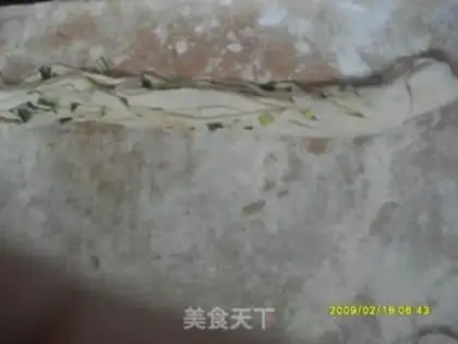 Make Hand grab cake step 4