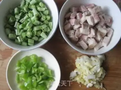 Make ♪ Four seasons of bean fried meat ♪ step 1