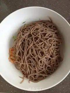 Make Korean sauce with cold noodles step 4