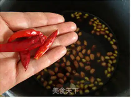 Make The fragrance is sour, the peanut beans step 2
