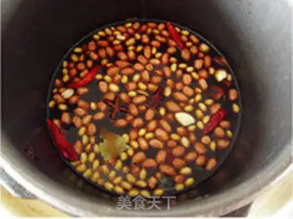 Make The fragrance is sour, the peanut beans step 3