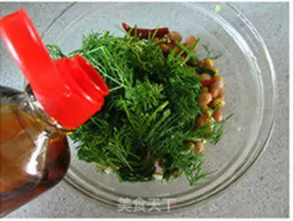 Make The fragrance is sour, the peanut beans step 6