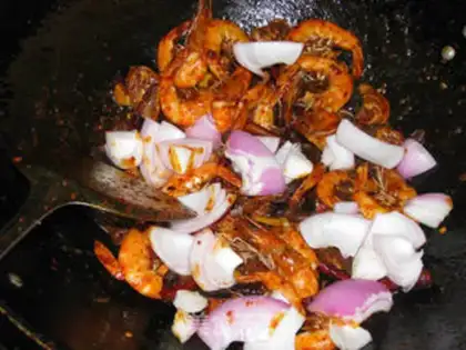 Make Onion spicy shrimp step 7