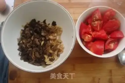 Make Tomato eggs step 1