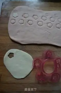 Make Butterflies with two colored buns step 2