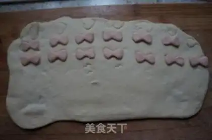 Make Butterflies with two colored buns step 5
