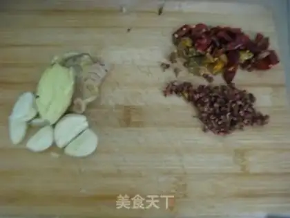 Make Red-fooked chicken claws, porcupines step 1