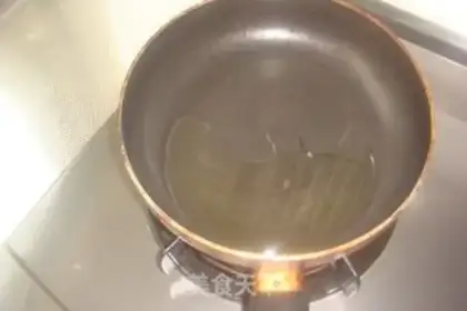 Make Spicy fried eggs step 3
