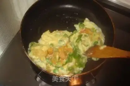 Make Spicy fried eggs step 5