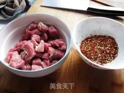 Make Spicy toothpick beef step 0