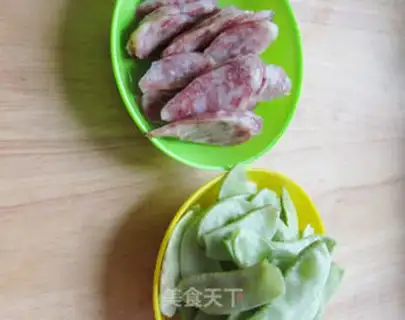 Make lentils fried sausage step 1