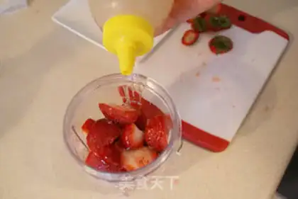 Make The strung strawberry banana tower step 2