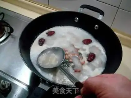 Make Peanut fish head soup step 2