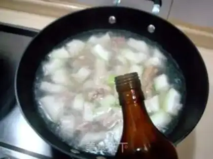 Make Pork rabbit soup step 1