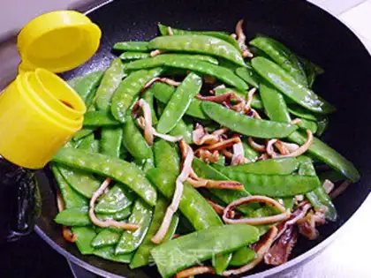 Make Squid-dried Dutch beans step 6