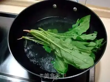 Make Strawfish spinach congee step 2