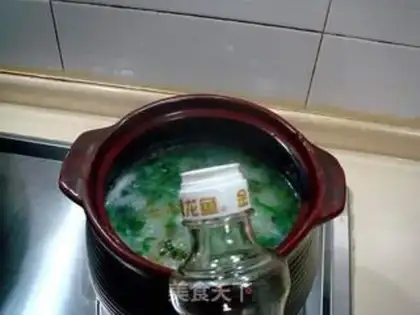 Make Strawfish spinach congee step 8