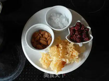 Make The silver spoon of the red dates step 0