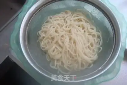 Make Korean sauce with cold noodles step 4