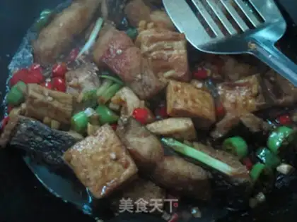 Make Iron-pot fried tofu fish step 21