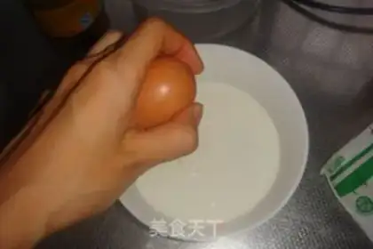 Make oatmeal egg paste step 1