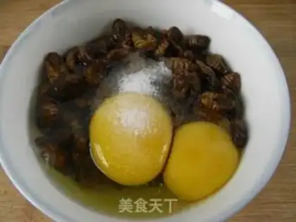 Make Eggs step 1