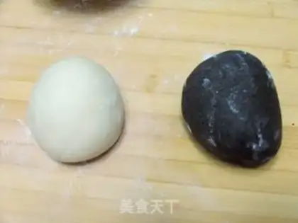 Make Milky black and white rolls step 3