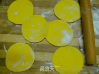 Make Green rose roll step 8
