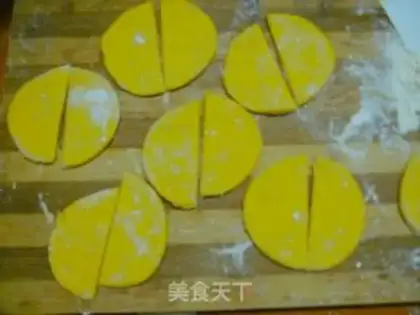 Make Green rose roll step 9