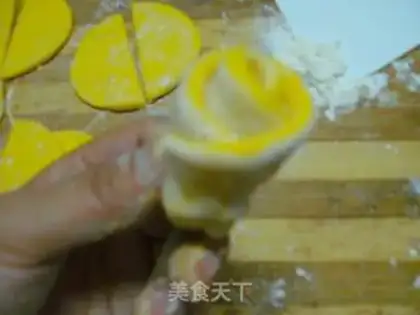 Make Green rose roll step 11